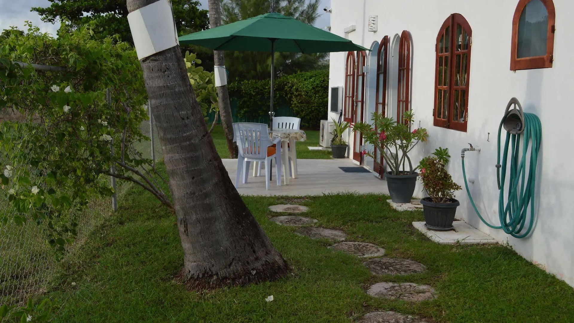 Two Palms Apartment - In Sweet Jewel Apartments Christ Church Barbados